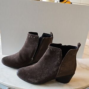 ROMIKA NWOT Brown Ankle Boots for Women